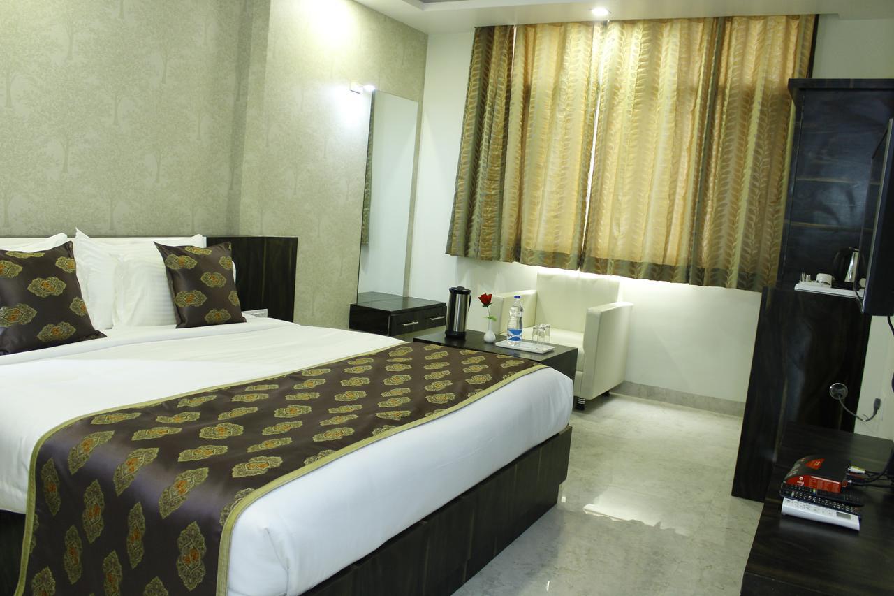 Hotel Tulip Continental Hamirgarh Exterior foto